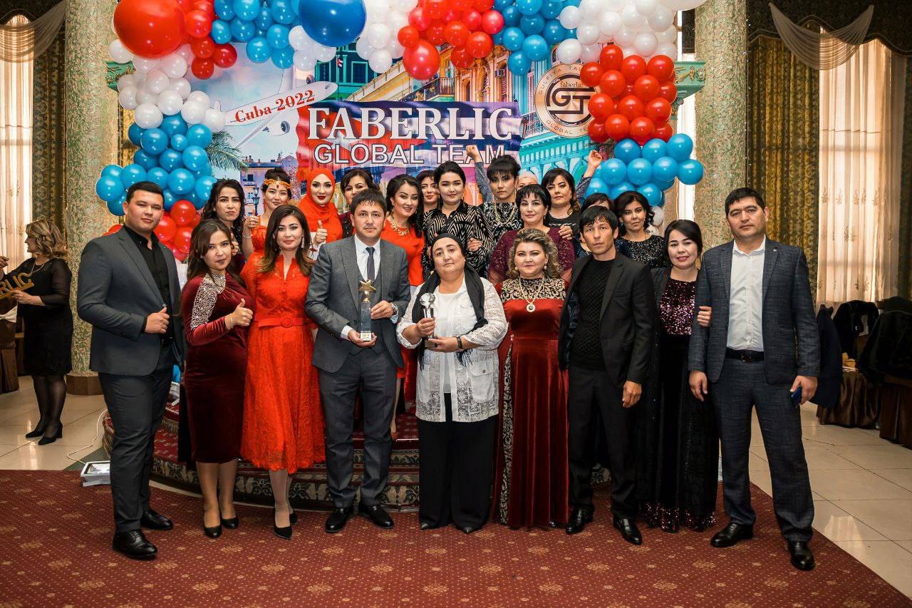 Команда Dilrabo Academy на мероприятии Faberlic